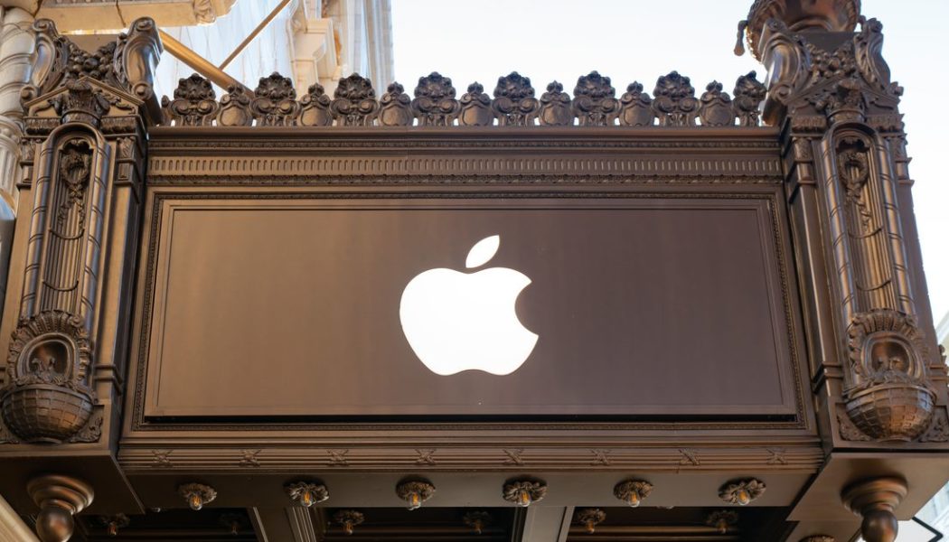 Following worker complaints, Apple will increase benefits for retail employees