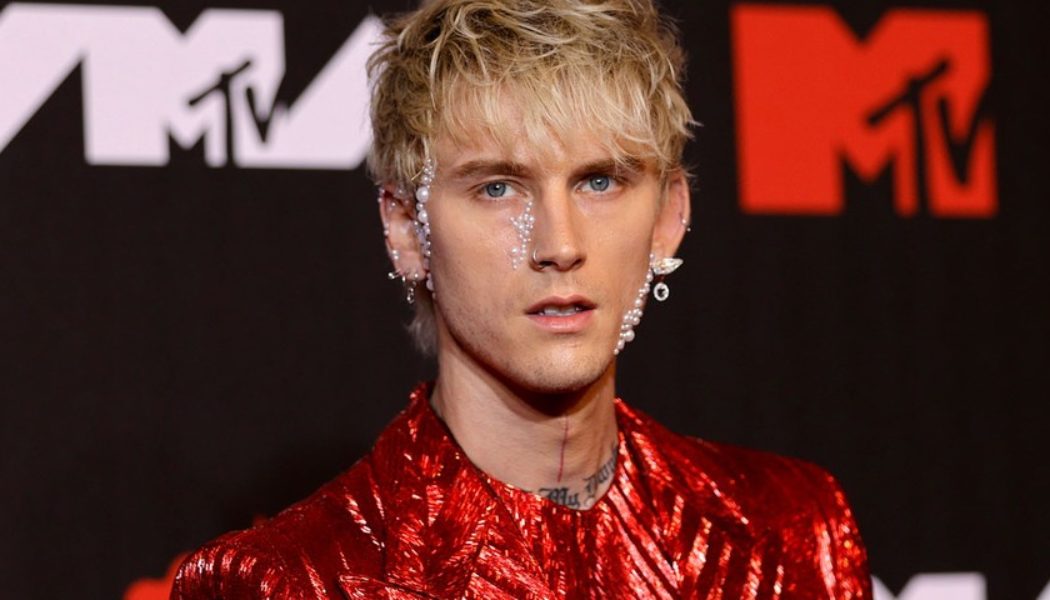 Machine Gun Kelly Changes Name of New Album to ‘Mainstream Sellout’