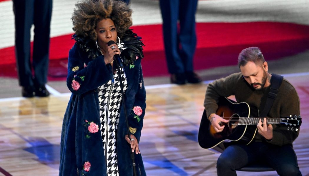 Macy Gray Sings the National Anthem at NBA All-Star Game: Watch