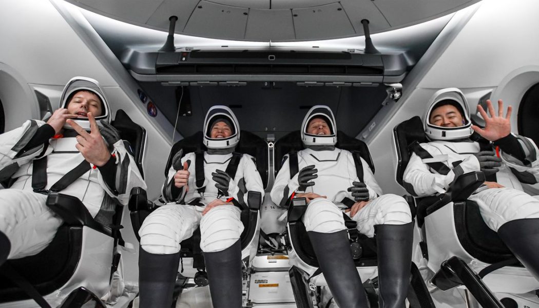 NASA and SpaceX say lagging parachutes on Dragon capsule are not a problem