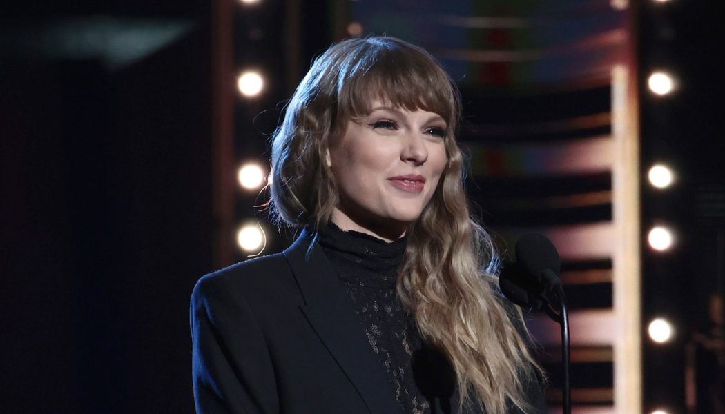 New Taylor Swift Course Announced at NYU’s Clive Davis Institute