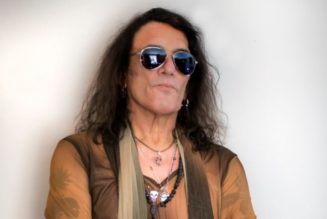 RATT’s STEPHEN PEARCY Reflects On The First Time He Met VAN HALEN