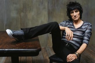 RONNIE WOOD Unveils PICASSO-Inspired Painting Of THE ROLLING STONES