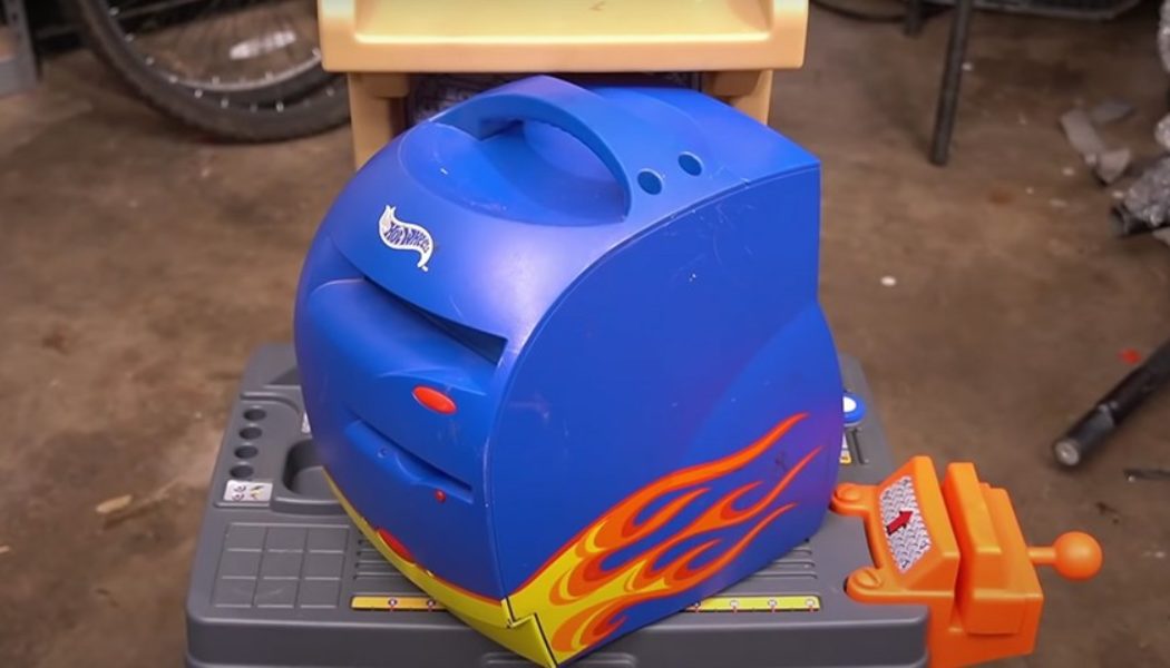 Shank Mods Builds the Ultimate Sleeper Gaming PC With the 1999 Hot Wheels Case