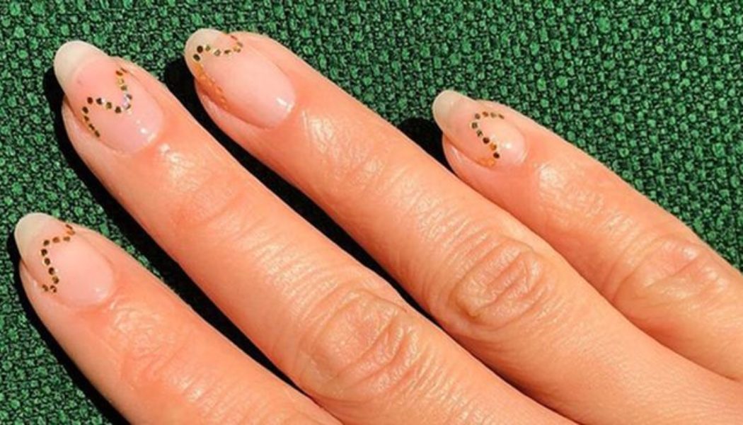 These 8 Understated Designs Are All We Want on Our Nails Right Now