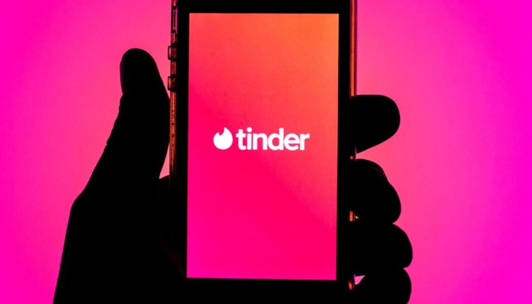 Tinder Adds New “Blind Date” Feature