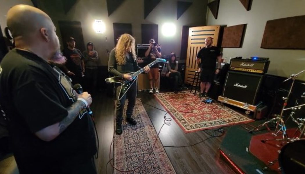 Watch DAVE MUSTAINE Perform MEGADETH’s ‘Holy Wars’ At Last Month’s ‘Rock ‘N’ Roll Fantasy Camp’