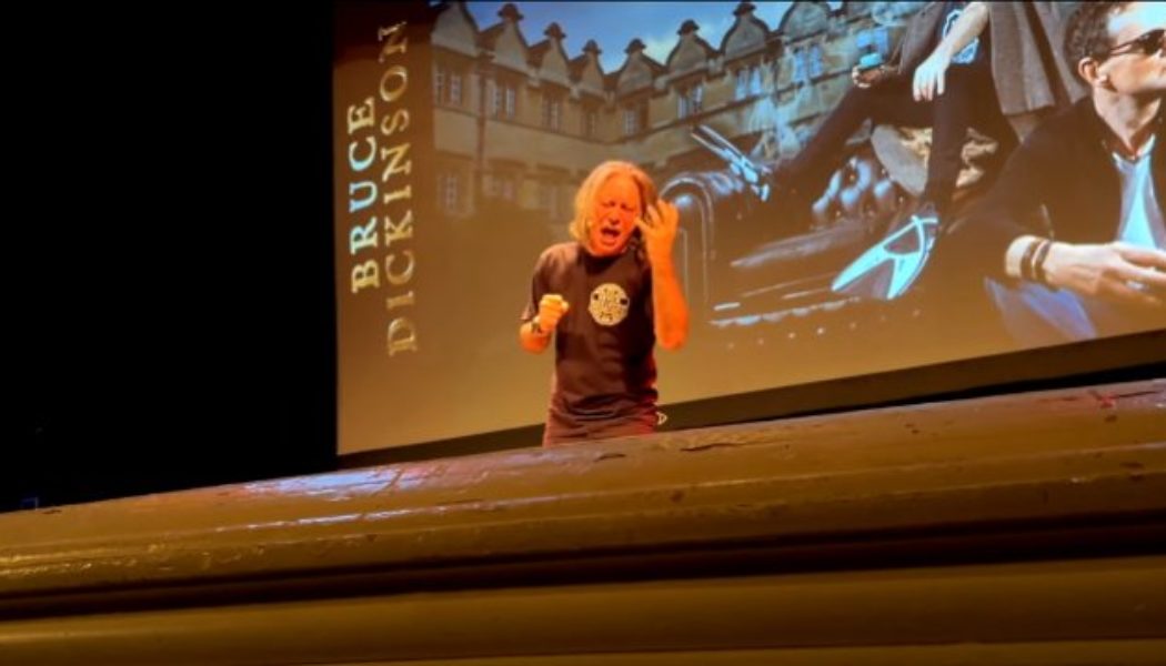 Watch IRON MAIDEN’s BRUCE DICKINSON Sing A Cappella Version Of ‘The Writing On The Wall’ In Pittsburgh