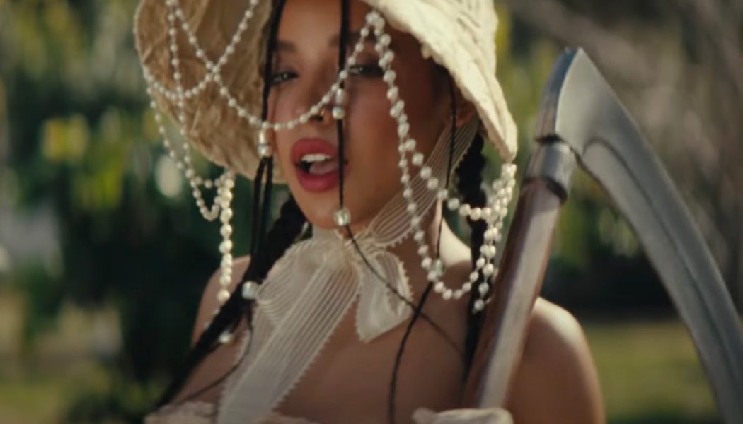 Watch Tinashe’s Video for New Song “Naturally”