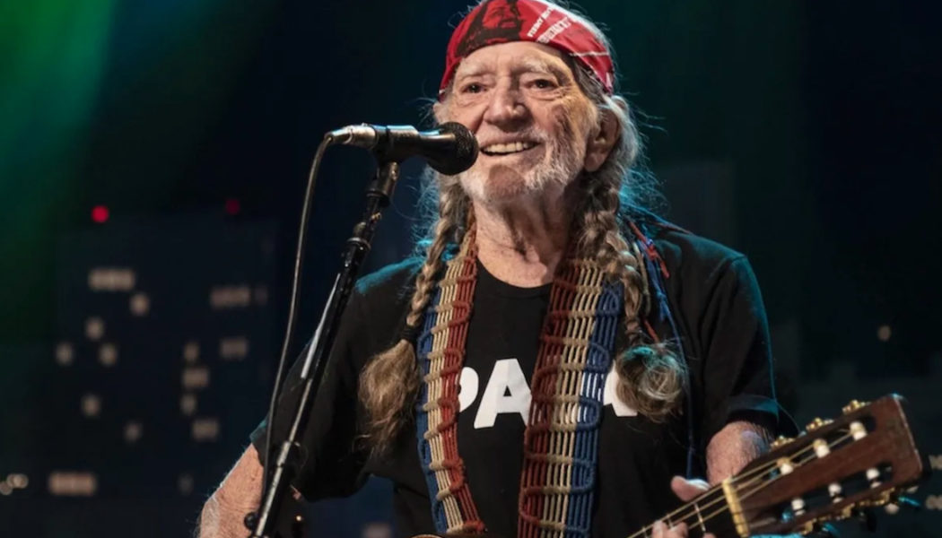 Willie Nelson Cancels Indoor Concerts Over COVID-19 Precautions