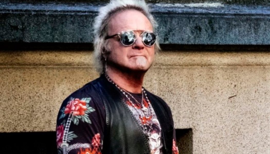 AEROSMITH Drummer JOEY KRAMER To Sit Out 2022 Concert Dates; Temporary Replacement Announced