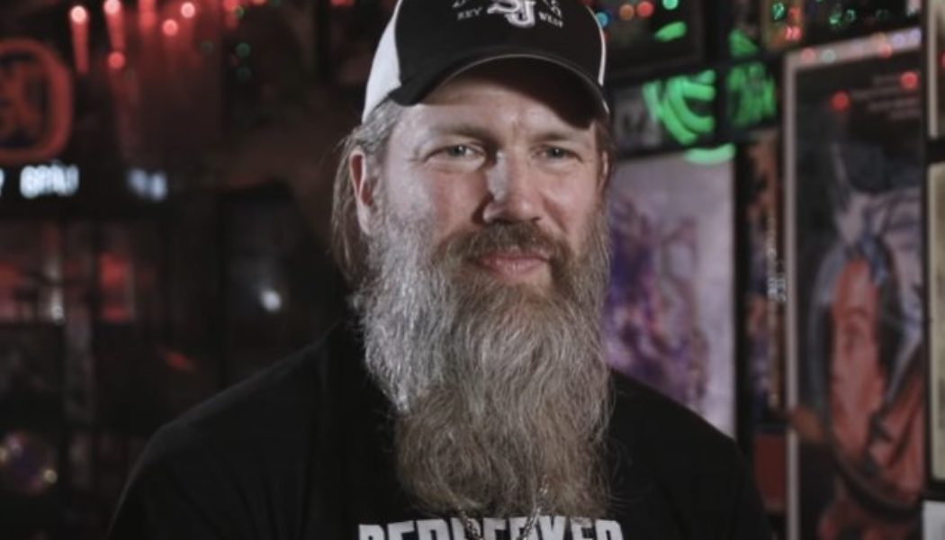 AMON AMARTH’s JOHAN HEGG Blasts UFC For Failing To Ban Russian Fighters: ‘I Have Now Canceled My Fight Pass’