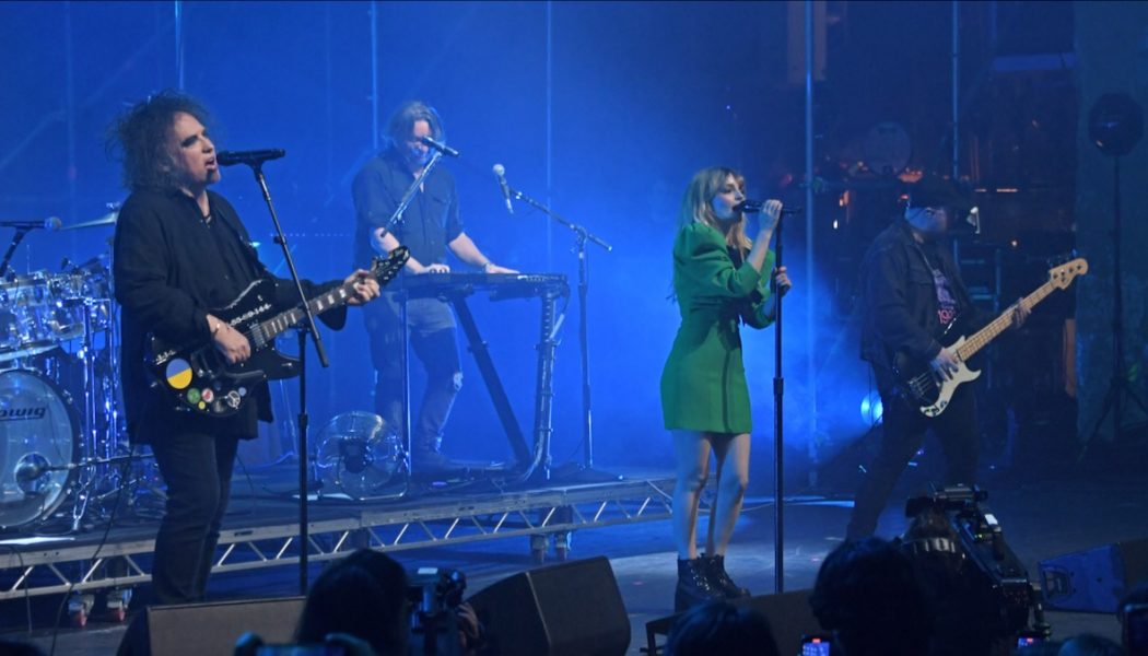 CHVRCHES and Robert Smith Perform “Just Like Heaven” at NME Awards: Watch