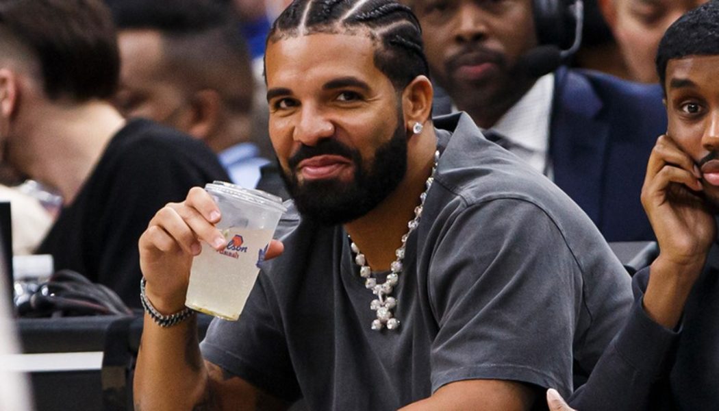 Drake Possibly Hinting at New Music With Photo in Studio