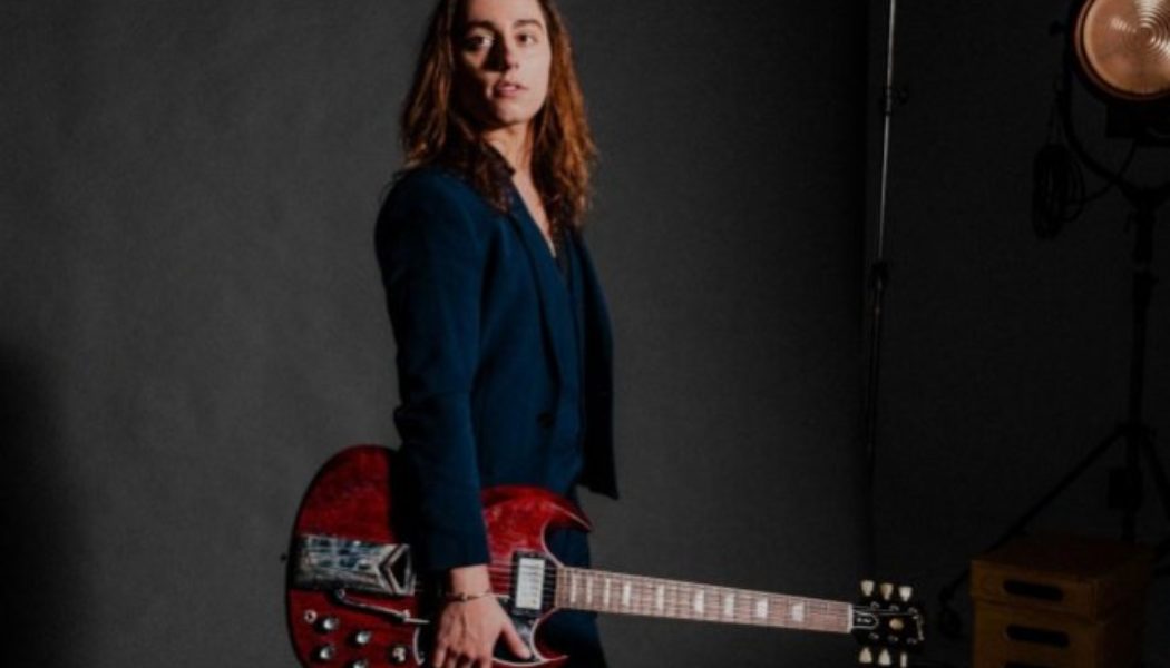 GRETA VAN FLEET Guitarist JAKE KISZKA Hospitalized With Pneumonia