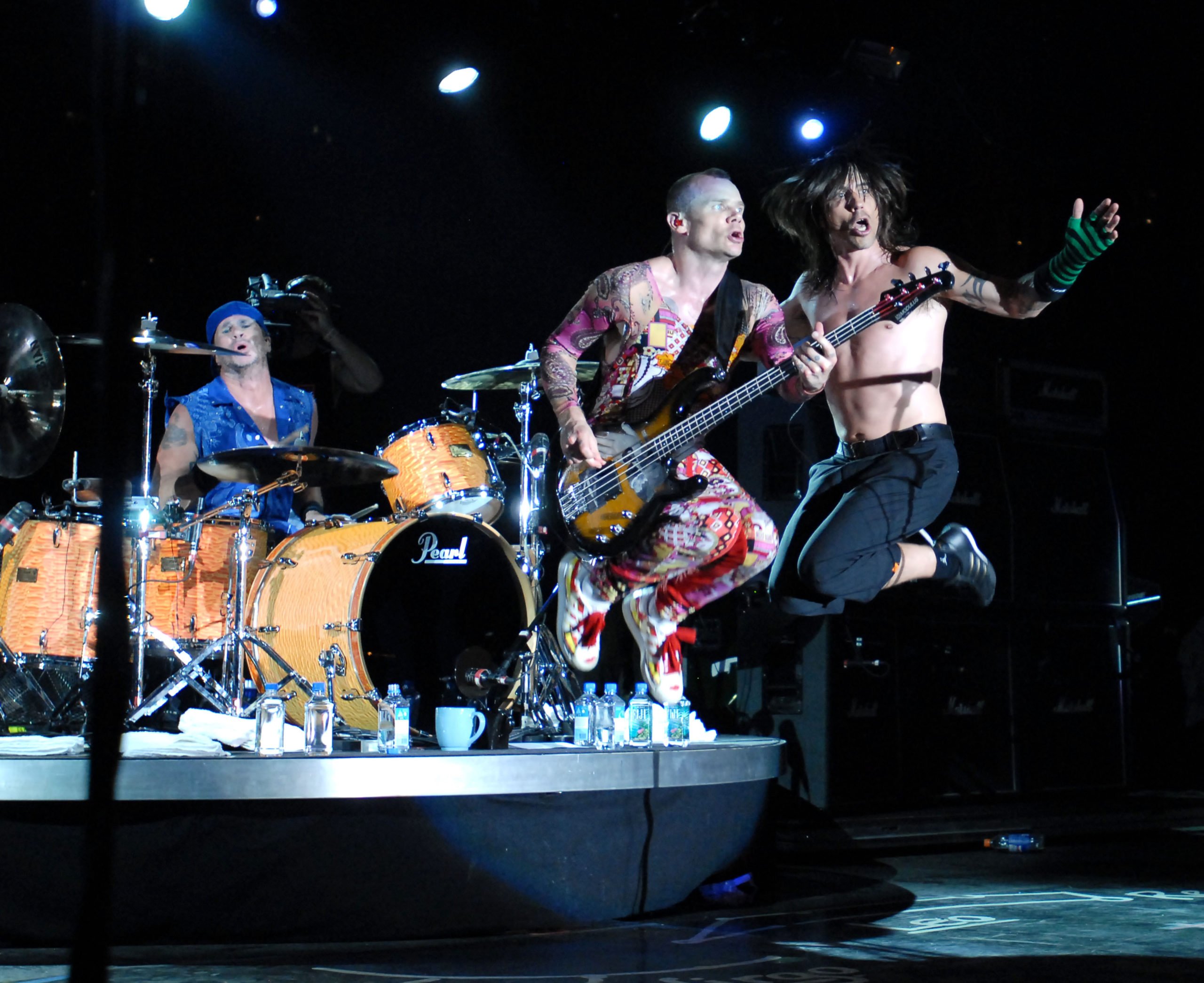 Red hot chili peppers концерт. Red hot Chili Peppers 2006. RHCP 2006. RHCP 1989. Хот Чили Пепперс басист.