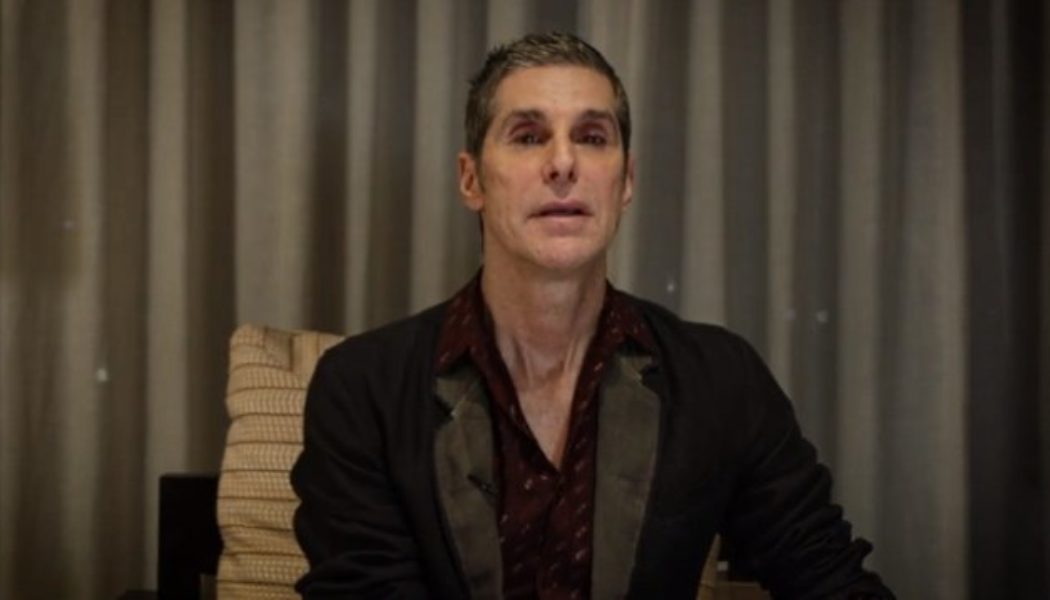 PERRY FARRELL Pays Tribute To His ‘Best Friend’ TAYLOR HAWKINS: ‘One Of The Most Passionate Drummers I’ve Ever Seen’