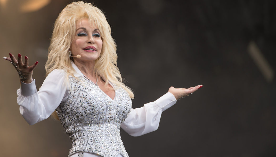 Rock and Roll Hall of Fame Won’t Take Dolly Parton’s Name Off Ballot