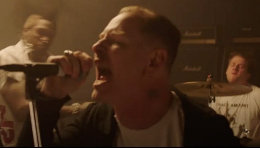 See SLIPKNOT’s COREY TAYLOR In HO99O9’s Music Video For ‘Bite My Face’