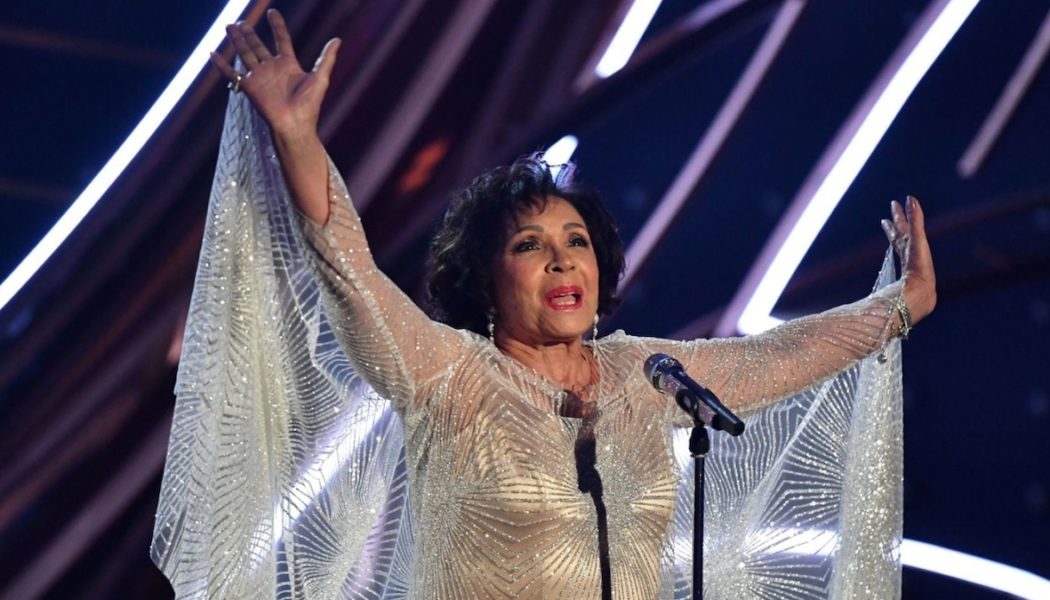 Shirley Bassey Sings “Diamonds Are Forever” at the BAFTAs: Watch