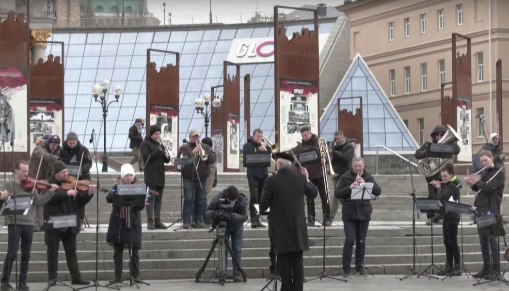 Ukrainian Orchestra Holds Concert for Peace in Kyiv Square