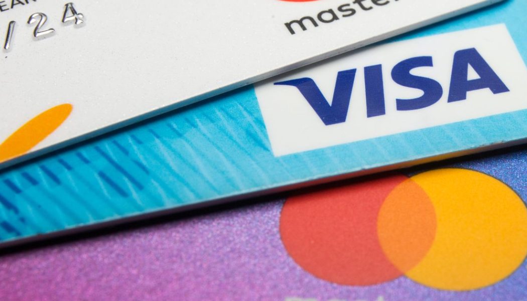 Visa and Mastercard suspend their services in Russia