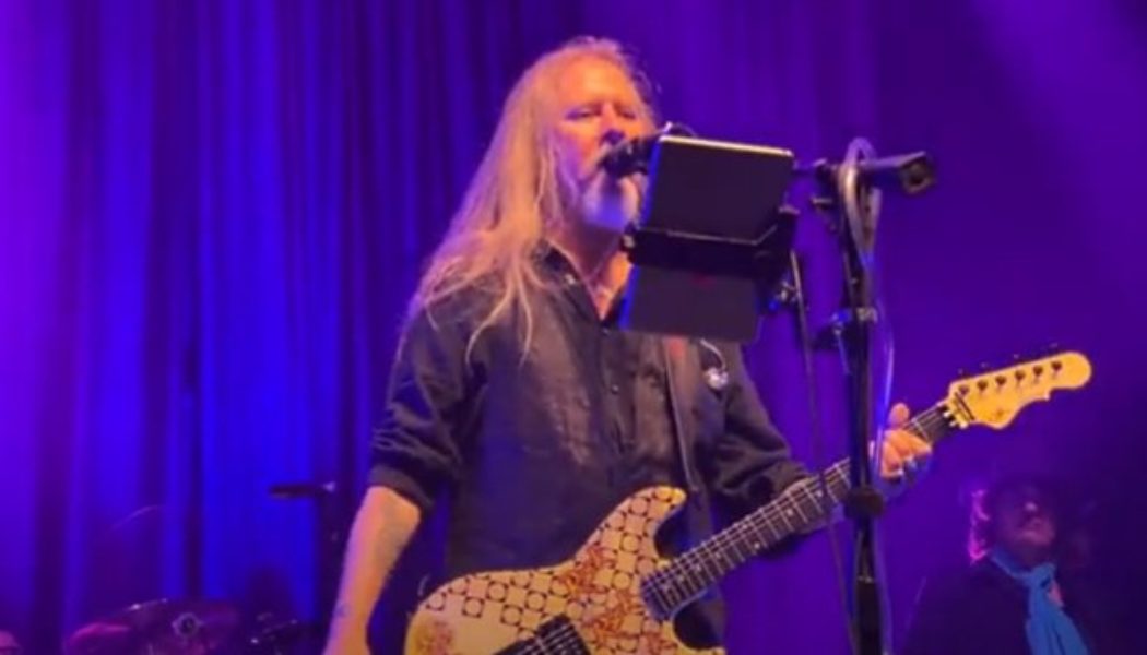 Watch: ALICE IN CHAINS’ JERRY CANTRELL Kicks Off ‘Brighten’ Solo Tour In St. Paul