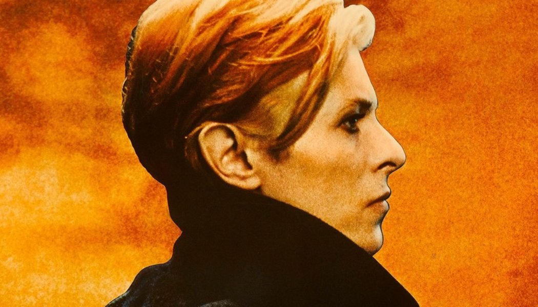 Watch the First 5 Minutes of Showtime’s ‘The Man Who Fell to Earth’ Remake