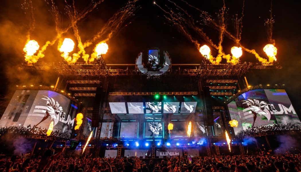 22 Photos That Encapsulate the Mind-Blowing Live Production of Ultra 2022