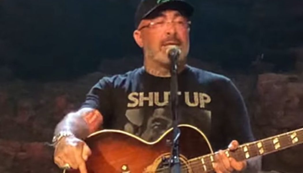 AARON LEWIS Says ‘Nobody Likes To Hear The Truth Anymore’ As He Once Again Promotes COVID-19 Conspiracy Theories