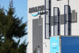 Amazon workers vote to unionize Staten Island warehouse