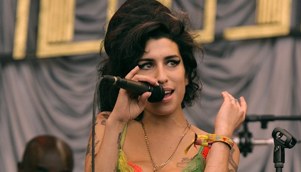 Amy Winehouse’s Legendary Glastonbury 2007 Set To Receive Vinyl Release for the First Time