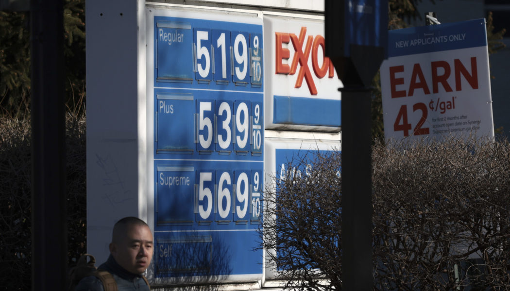 Biden faces a ‘crisis with prices at the pump,’ but no easy answers