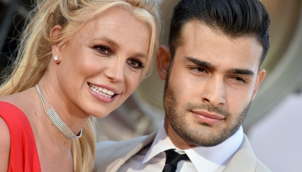 Britney Spears Announces Pregnancy