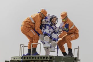 Chinese astronauts return to Earth after spending six months in space