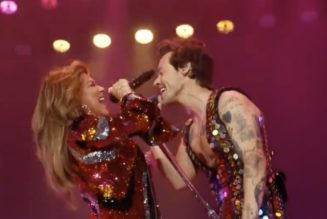 Coachella 2022: Harry Styles and Shania Twain Perform “Man! I Feel Like a Woman!”