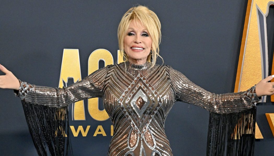 Dolly Parton Now Says She’d Accept 2022 Rock Hall Induction