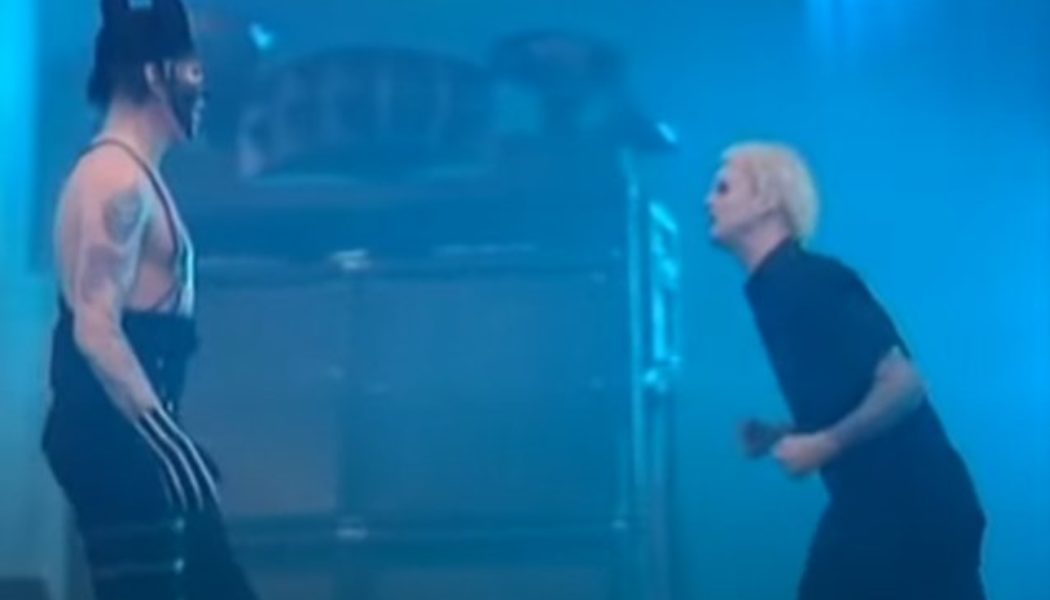 JOHN 5 Explains 2003 Onstage Incident With MARILYN MANSON: ‘I Just Snapped’