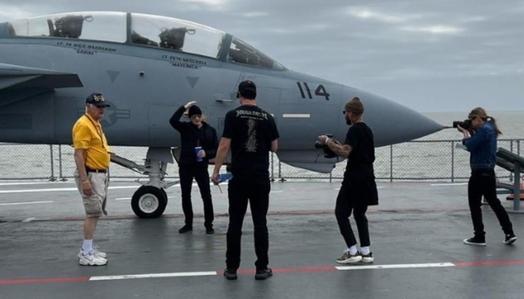 MEGADETH Pays Visit To USS Lexington Ahead Of Corpus Christi Concert