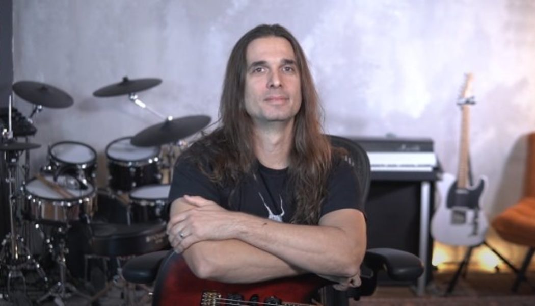 MEGADETH’s KIKO LOUREIRO Names His Favorite Metal Albums Of All Time