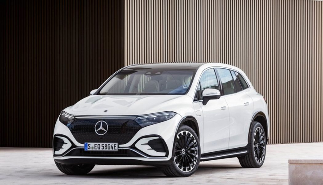 Mercedes-Benz Unveils Its Flagship EQS Electric SUV