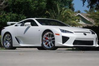 Pristine Lexus LFA With Just 850 Miles Hits the Auction Block