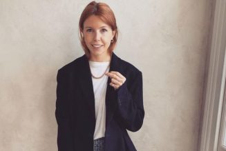 Stacey Dooley’s Low-Key Jean-and-Sandal Formula Is All I Want to Wear Right Now