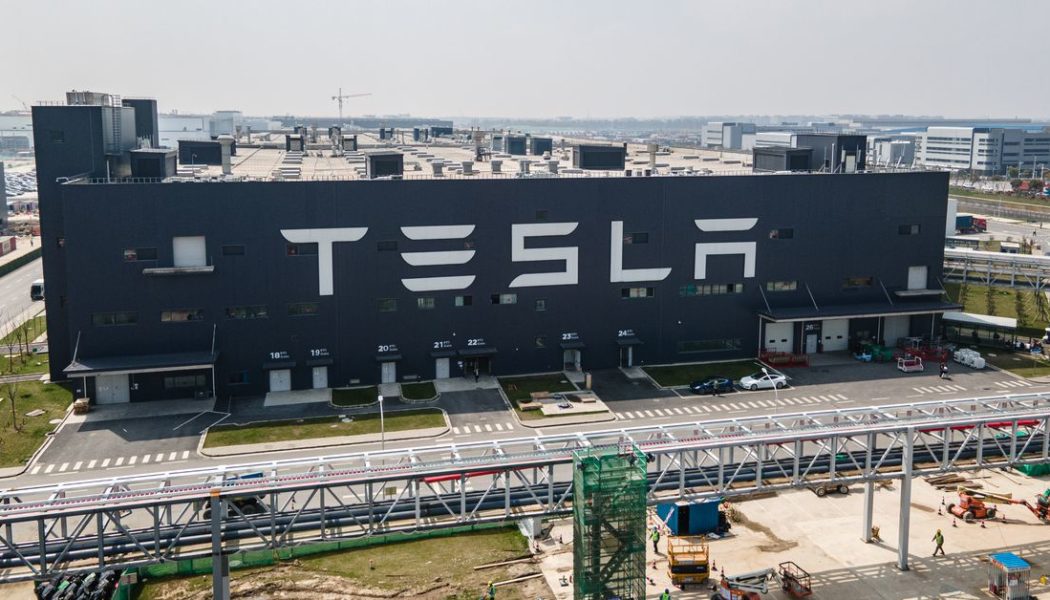 Tesla’s Shanghai factory stays closed as COVID restrictions remain in place