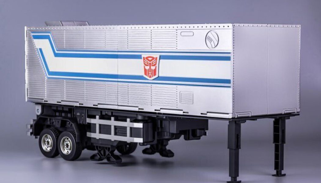 The $750 self-transforming Optimus Prime just got a $750 transforming trailer too