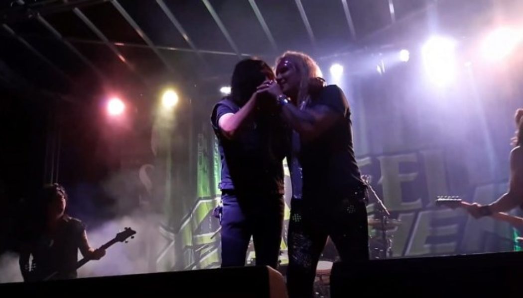 Watch: BULLETBOYS’ MARQ TORIEN Joins STEEL PANTHER For ‘Smooth Up In Ya’ Performance At Rainbow 50th-Anniversary Party