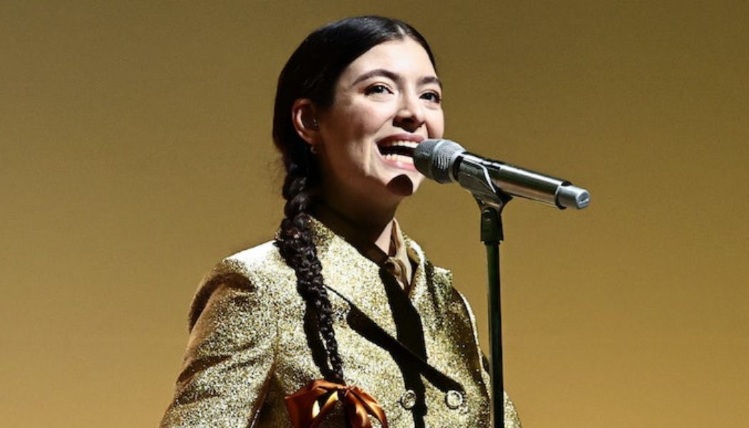 Watch Lorde Cover Rosalía’s “Hentai”