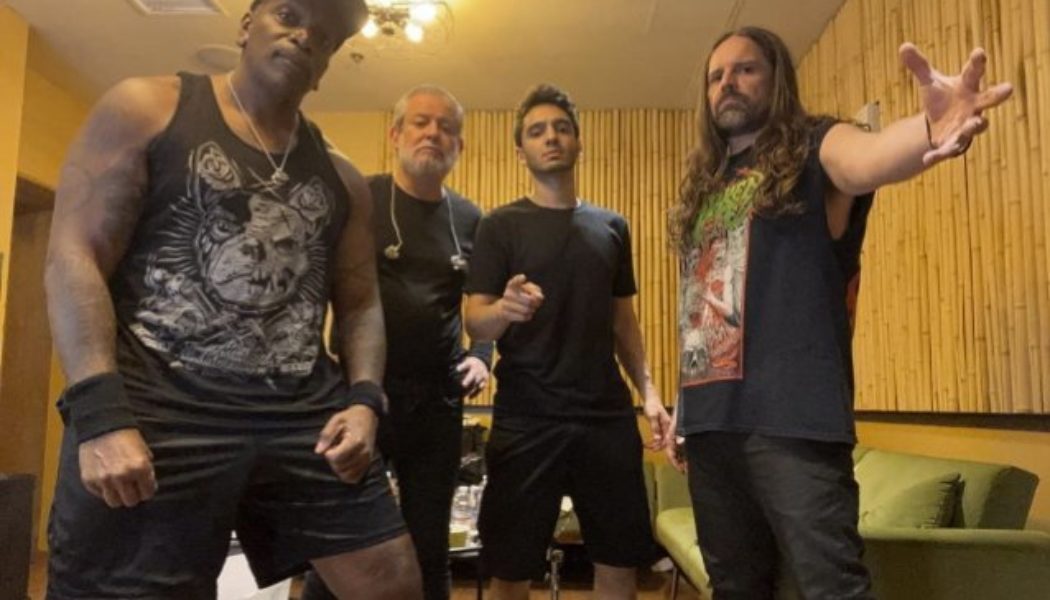 Watch: SEPULTURA Plays First Show With ANGRA Drummer BRUNO VALVERDE