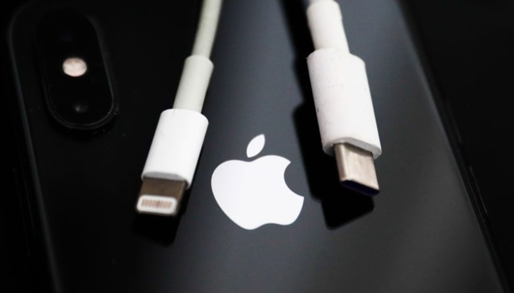 Apple Rumored To Replace Lightning Port With USB-C for New iPhones Starting in 2023