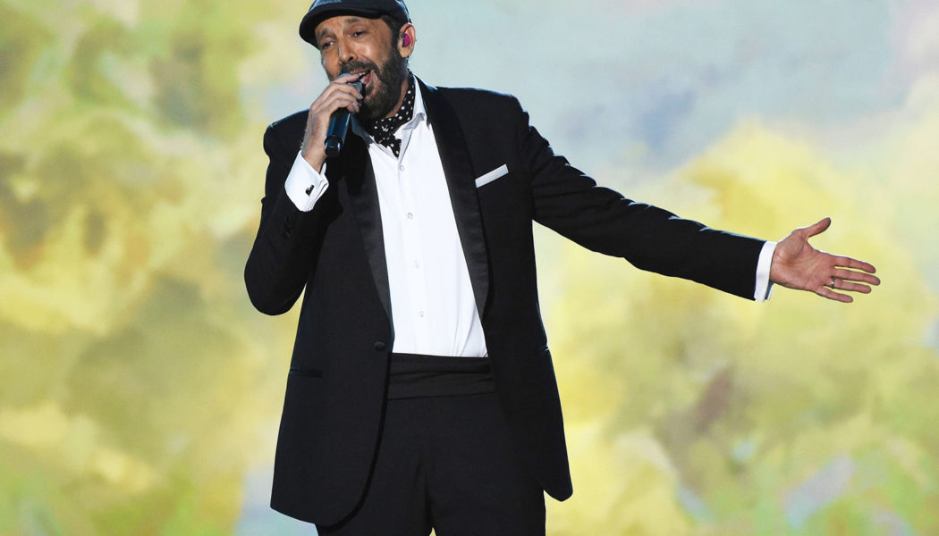 Juan Luis Guerra Brings Dominican Culture to His Miami ‘Entre Mar y Palmeras’ Concert